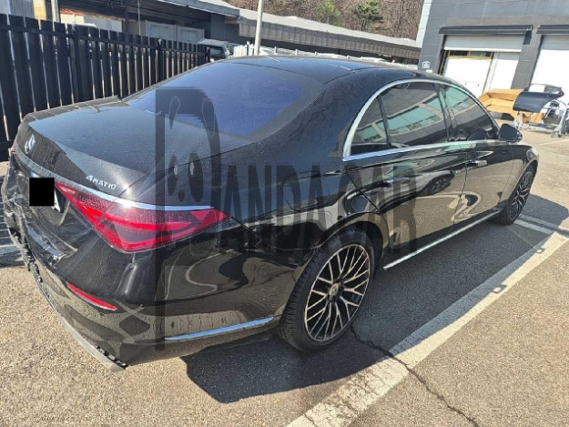 2022 Mercedes-Benz S580 4MATIC, photograph 2
