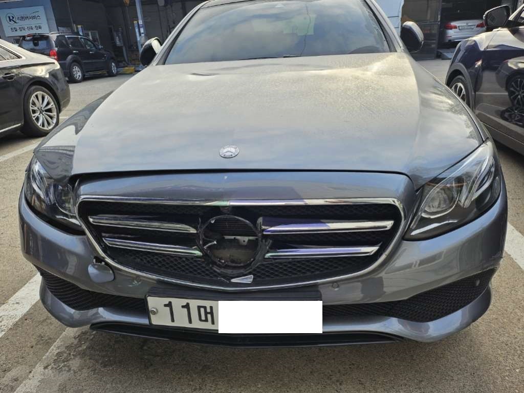 2017 Mercedes-Benz E300, photograph 1