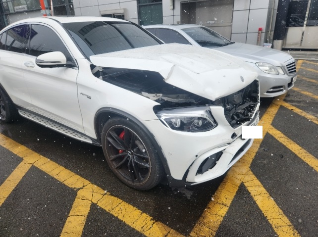 2019 Mercedes-AMG GLC 63 S 4MATIC Coupe, photograph 3