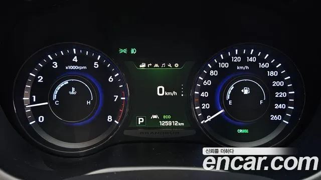 2014 Hyundai Grandeur HG240 Modern, photograph 7
