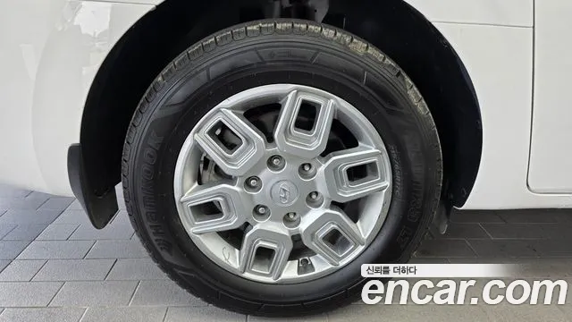 Hyundai Staria 4WD Tourer 9-Seater — photo 1 of 32