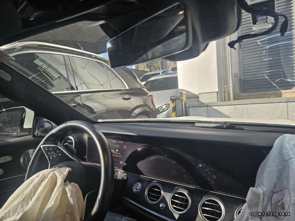 2021 Mercedes-Benz E250, photograph 4