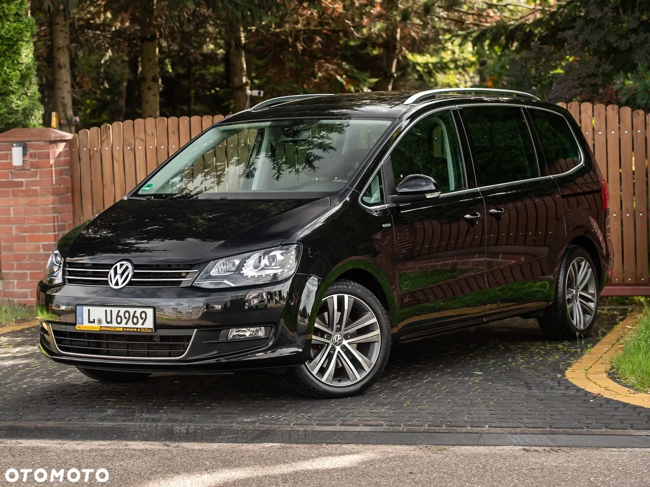 2012 Volkswagen Sharan 2.0 TDI BlueMotion Technology Match, photograph 1