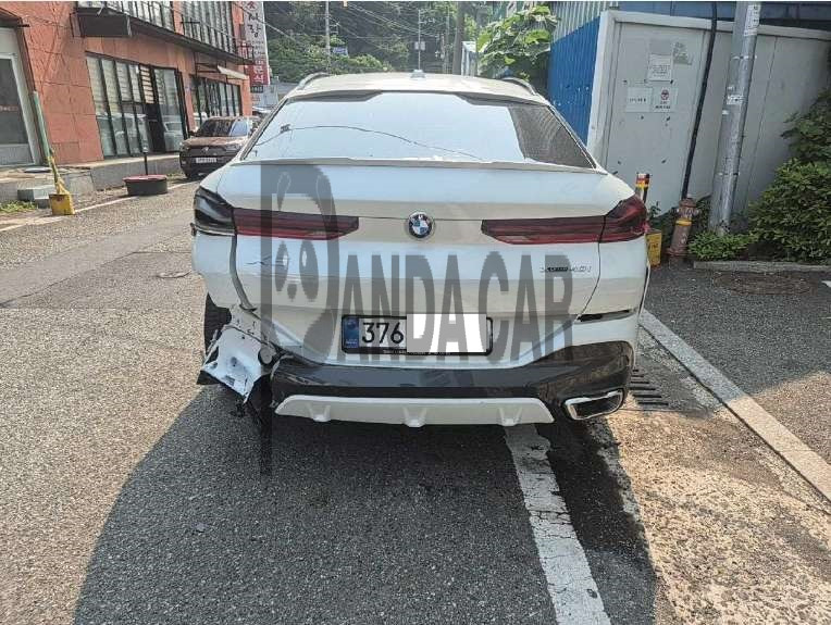 2025 BMW X6 xDrive40i M Sport, photograph 4