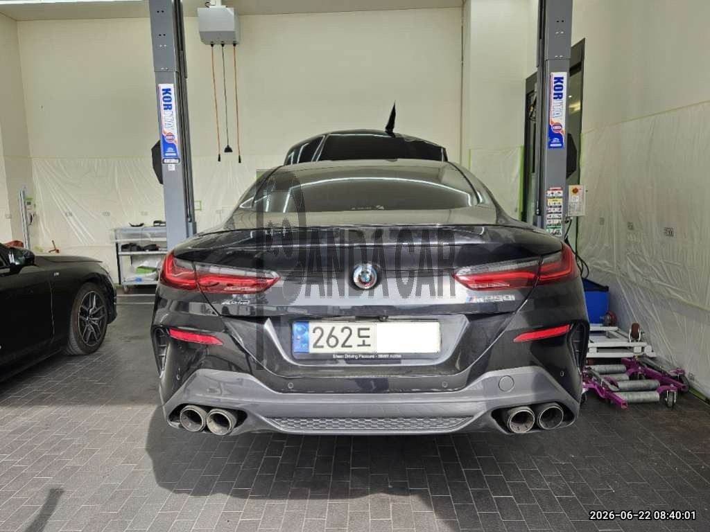 2022 BMW M850i xDrive Coupe, photograph 3