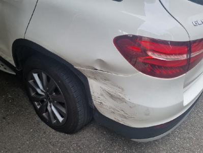 2019 Mercedes-Benz GLC350 e 4Matic, photograph 2