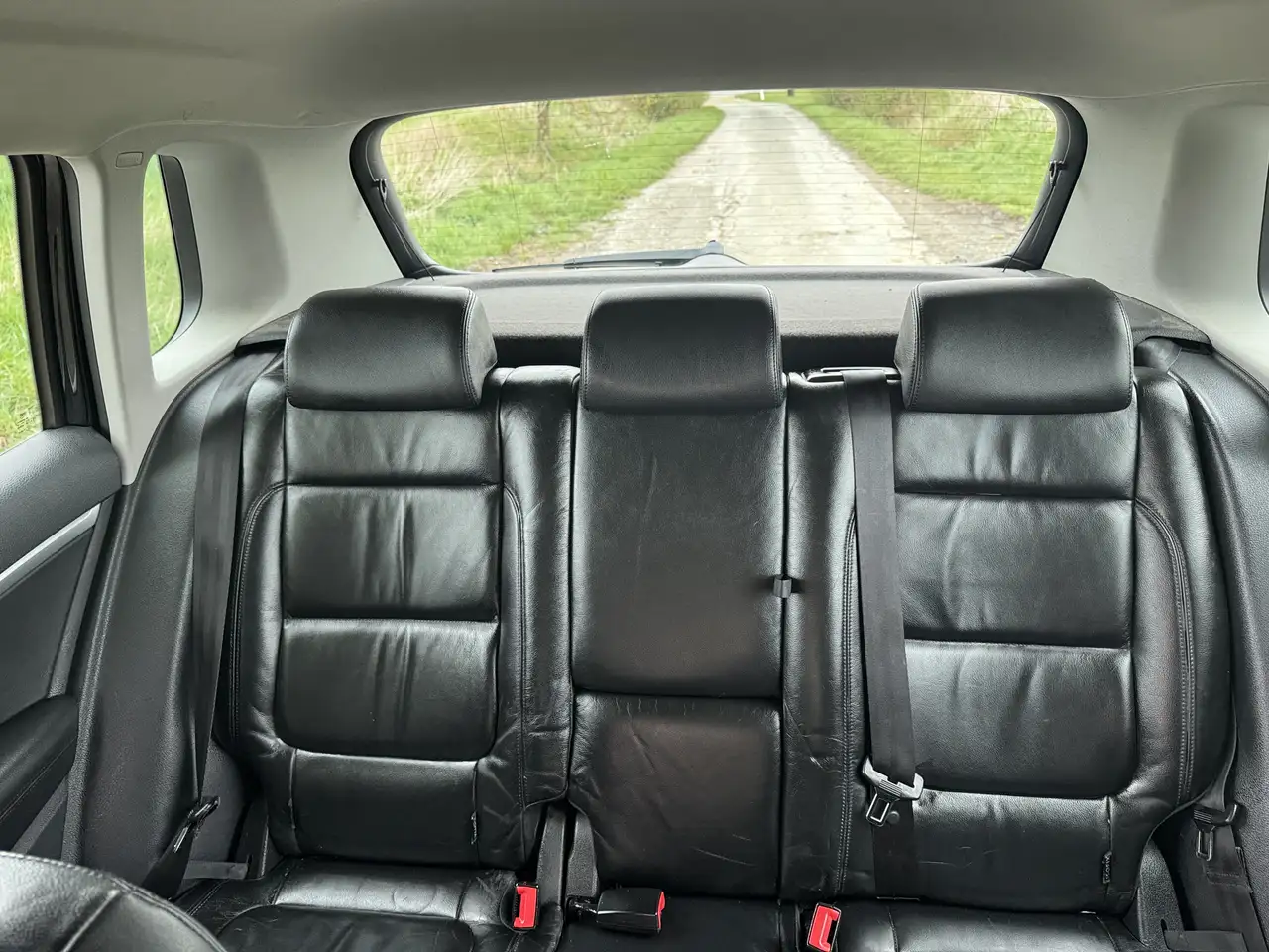 2011 Volkswagen Tiguan 2.0 TDI DPF 4Motion DSG Sport & Style, photograph 1