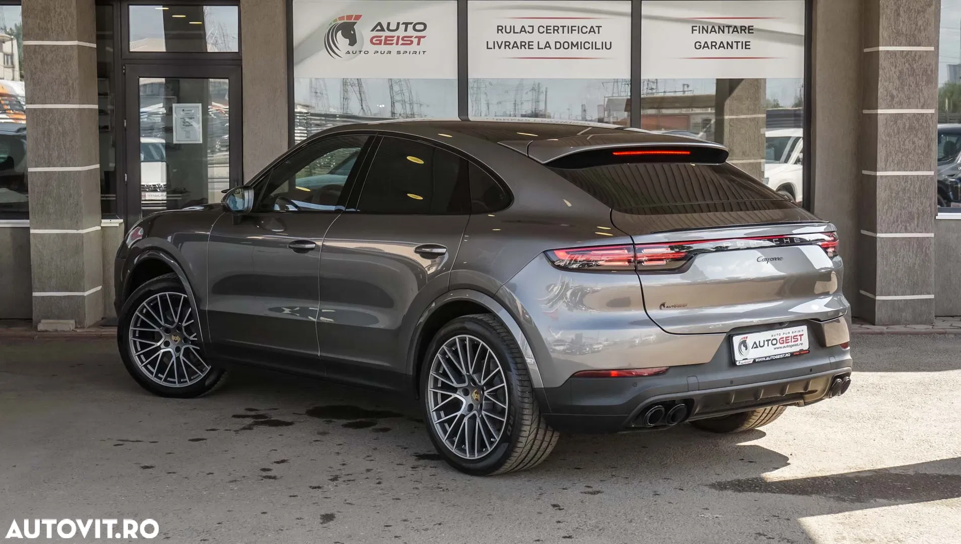 2023 Porsche Cayenne Coupe Tiptronic S Platinum Edition, photograph 4