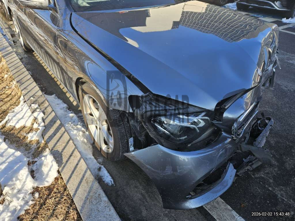 2017 Mercedes-Benz E200, photograph 4