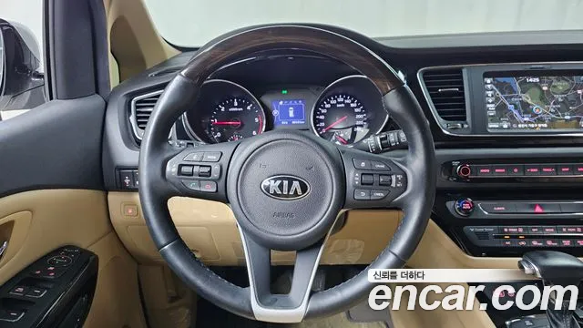 2017 Kia Canival 7-seater Limousine, photograph 11