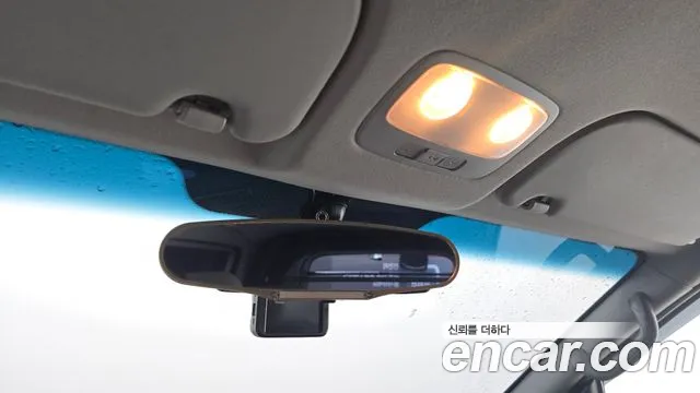 Hyundai Starex 5-Seater LPi VAN — photo 1 of 20