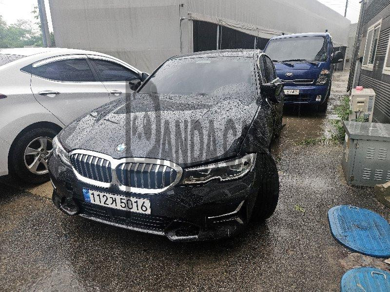 2022 BMW 320i, photograph 2