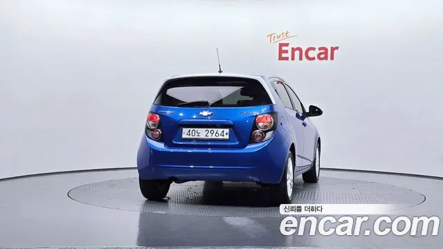 2013 ChevroletGMDaewoo Aveo LS, photograph 6