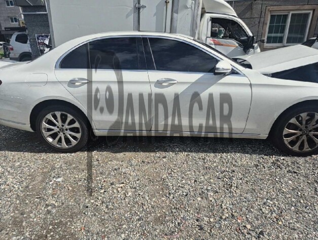 2018 Mercedes-Benz E300 4Matic, photograph 3