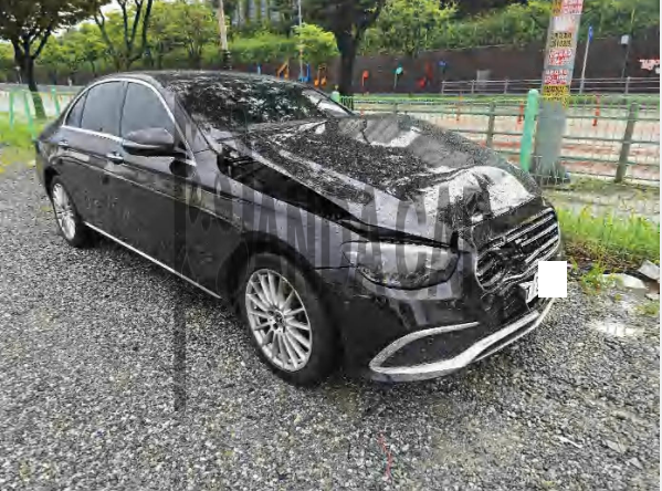 2023 Mercedes-Benz E250, photograph 1
