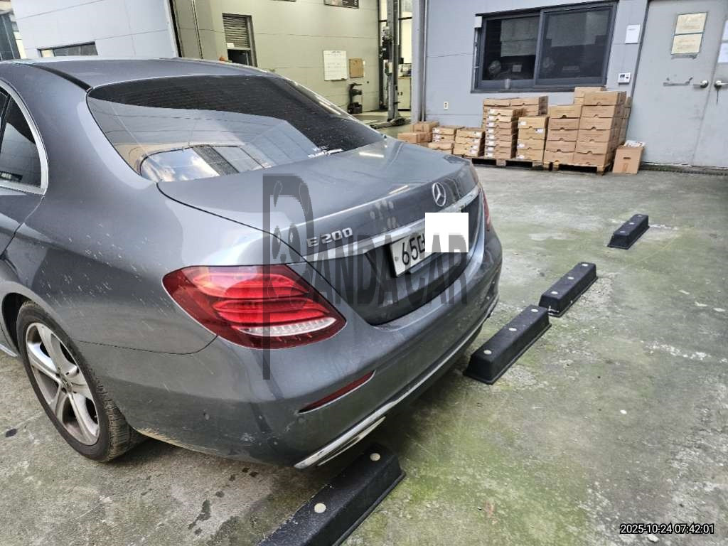 2018 Mercedes-Benz E200, photograph 5