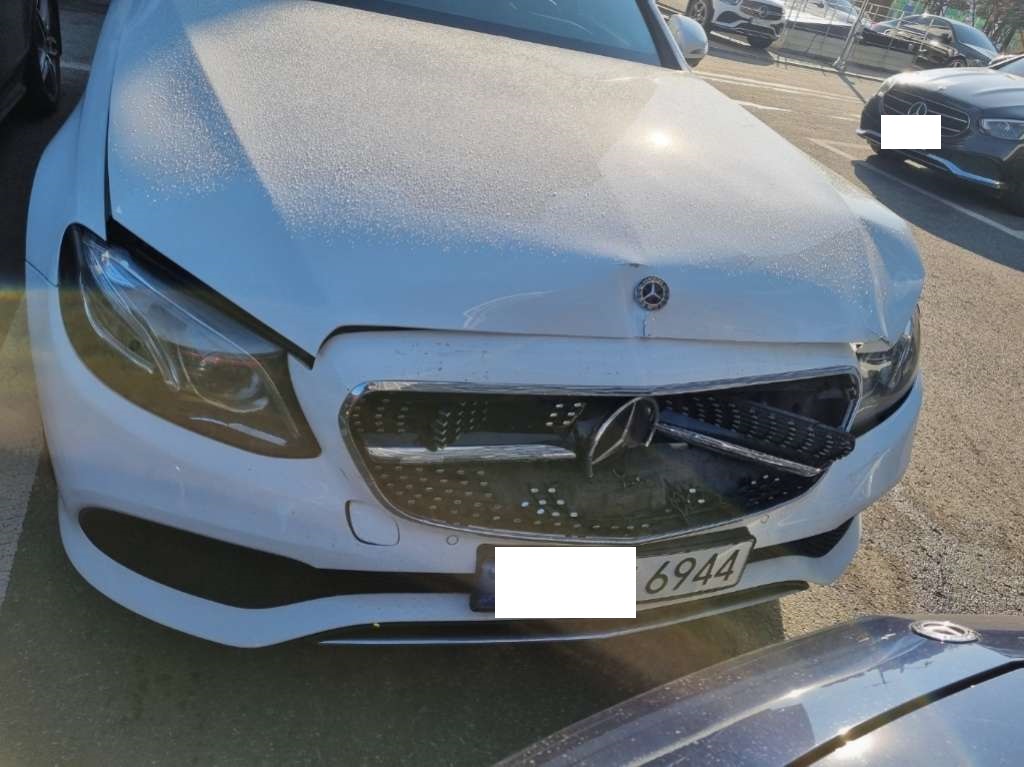 2019 Mercedes-Benz E300 4Matic, photograph 1