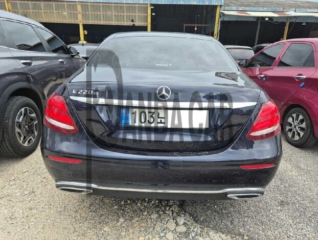 2018 Mercedes-Benz E220 d, photograph 2