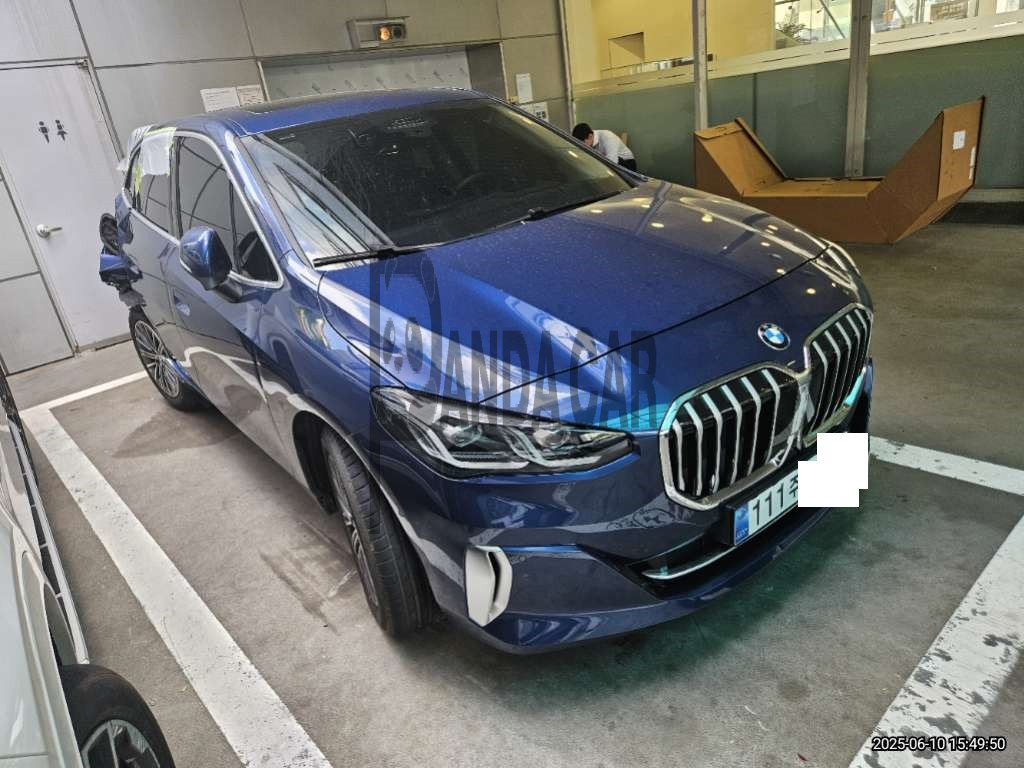 2025 BMW 220i Active Tourer, photograph 4