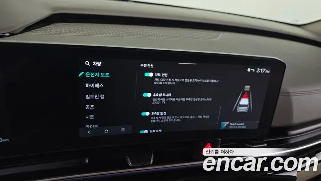 Kia Canival Gasoline 7-Seater Hi Limousine — photo 1 of 33