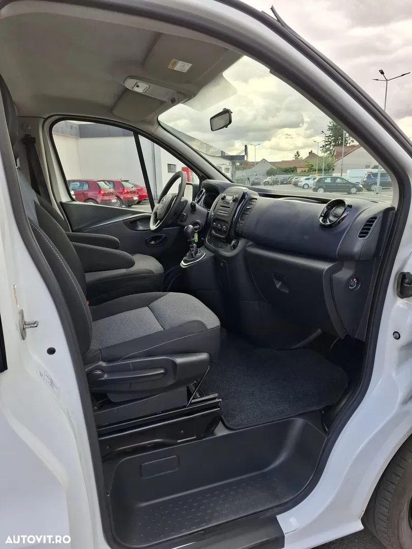 2017 Opel Vivaro L1H1 S&S Tourer, photograph 7