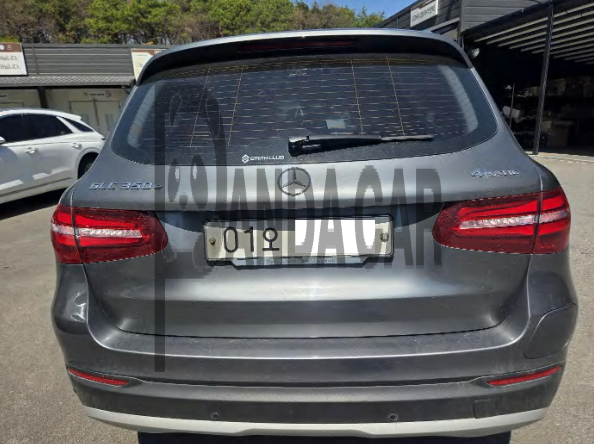 2019 Mercedes-Benz GLC350 e 4Matic, photograph 5