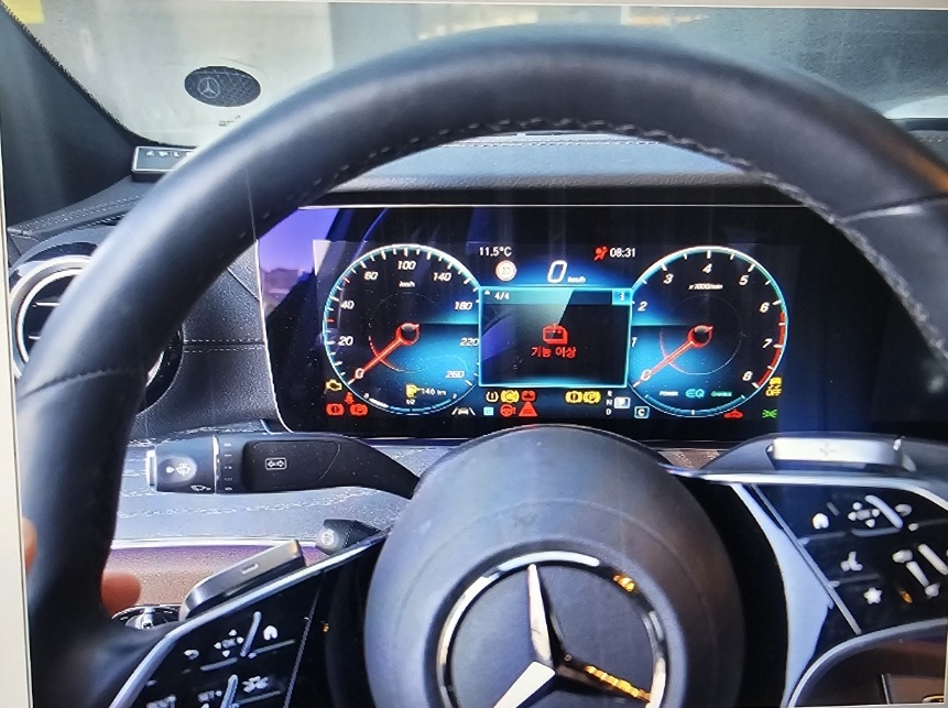 2022 Mercedes-Benz E350 4MATIC, photograph 2