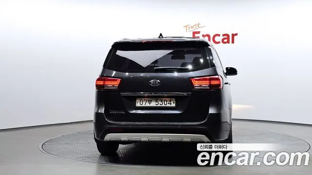 Kia Canival 9-seater Noblesse — photo 1 of 20