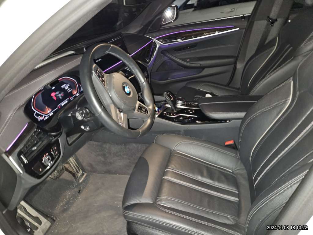 2022 BMW 520i, photograph 1