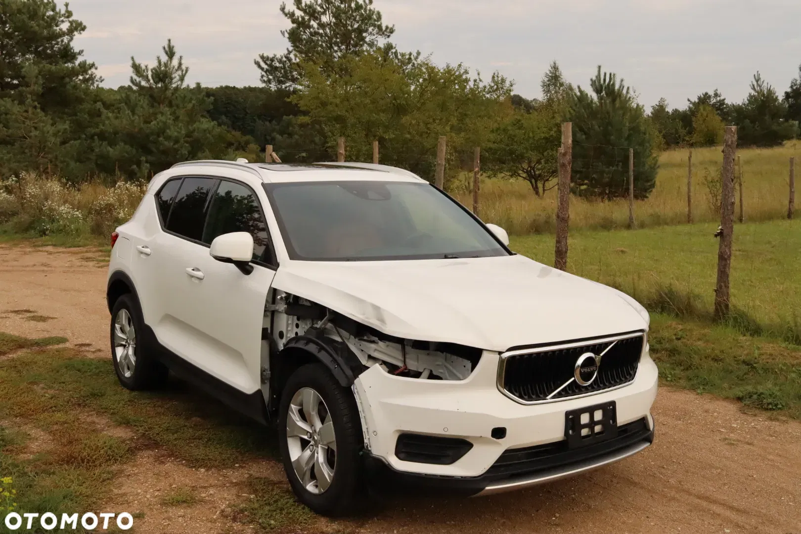 2018 Volvo XC 40 T5 AWD Momentum, photograph 4