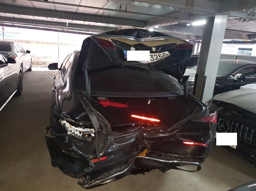 2022 Mercedes-Benz E250, photograph 2