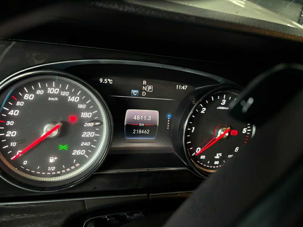 2017 Mercedes-Benz E220 d, photograph 3