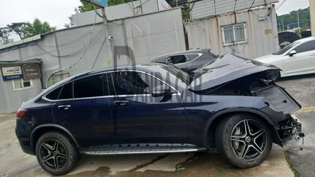 2023 Mercedes-Benz GLC300 4MATIC Coupe, photograph 2