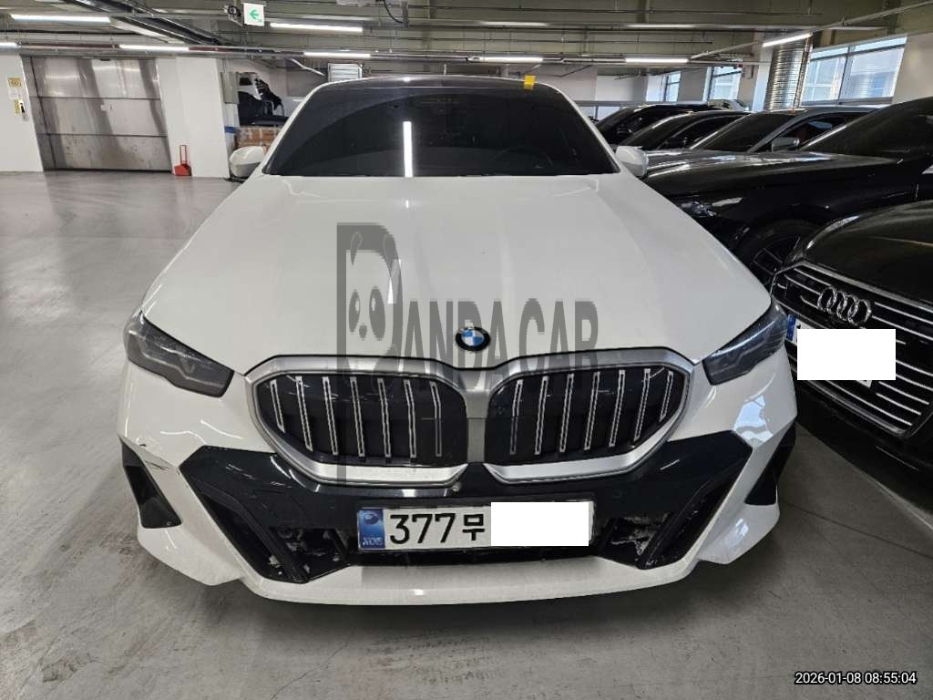 2025 BMW 530i xDrive, photograph 1