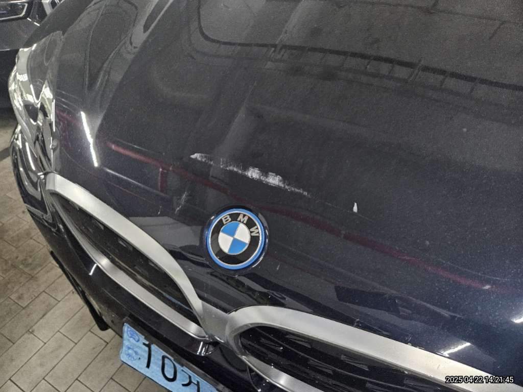 2022 BMW iX3 M Sport, photograph 1