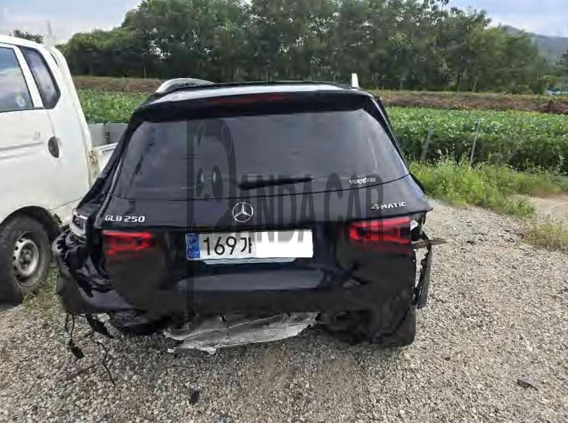 2023 Mercedes-Benz GLB250 4MATIC, photograph 1