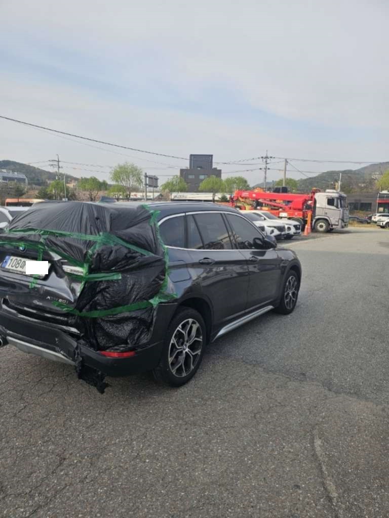 2022 BMW X1 xDrive20i, photograph 2