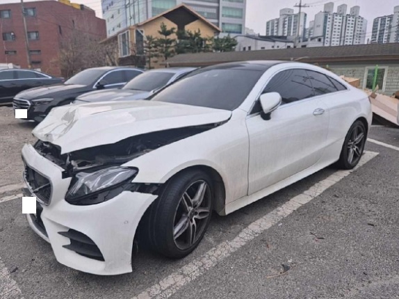 2020 Mercedes-Benz Benz E220 d Coupe, photograph 3