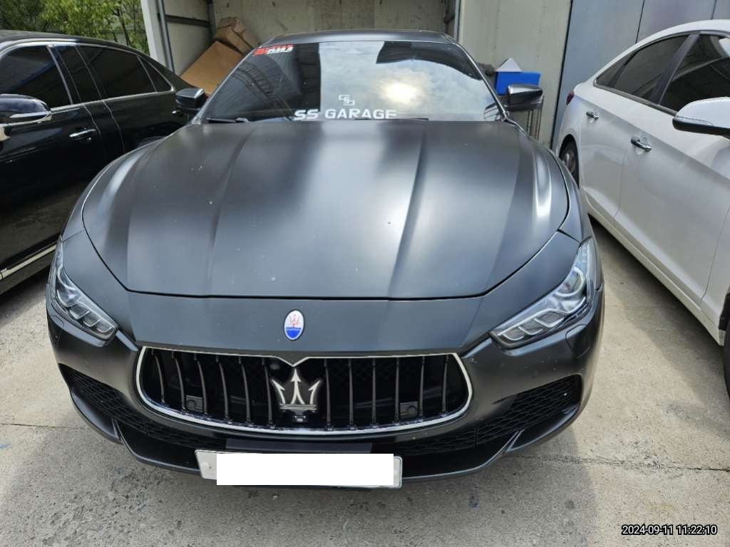2017 Maserati Ghibli S Q4, photograph 1