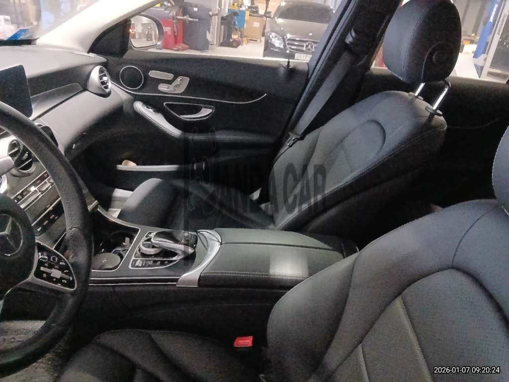 2019 Mercedes-Benz C220 d, photograph 2