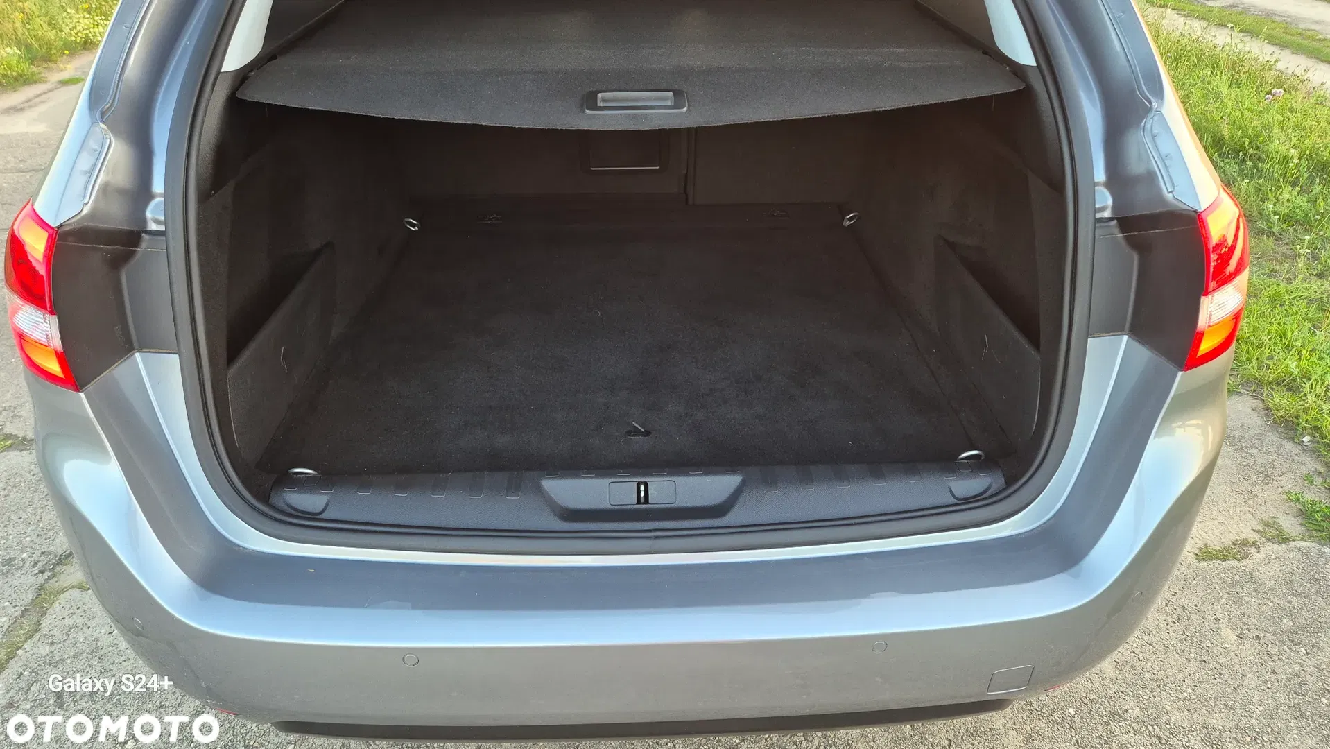 2016 Peugeot 308 BlueHDi 150 Stop & Start Allure, photograph 9