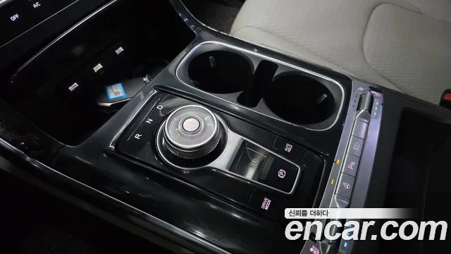 Kia Canival Gasoline 9-Seater Signature — photo 1 of 20