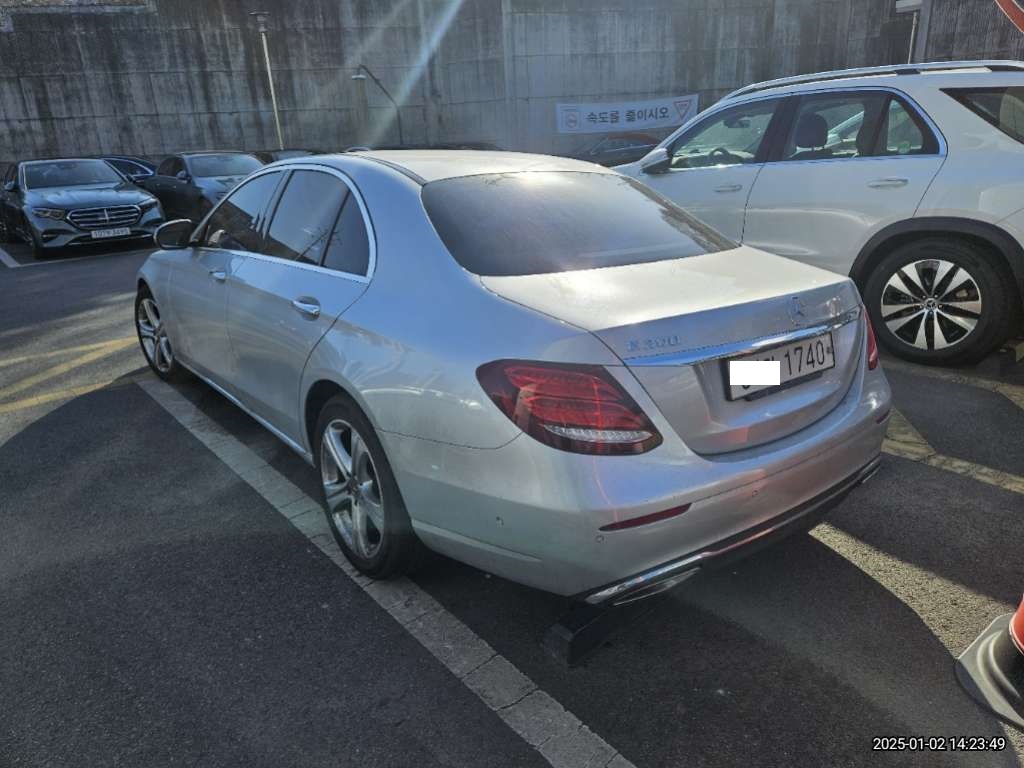2017 Mercedes-Benz E200, photograph 5