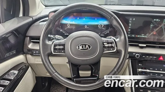 Kia Canival Diesel 9-Seater Signature — photo 1 of 38