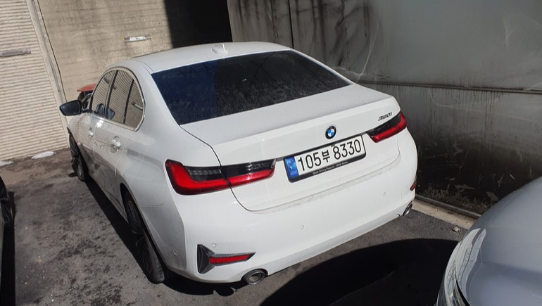 2021 BMW 320i, photograph 2