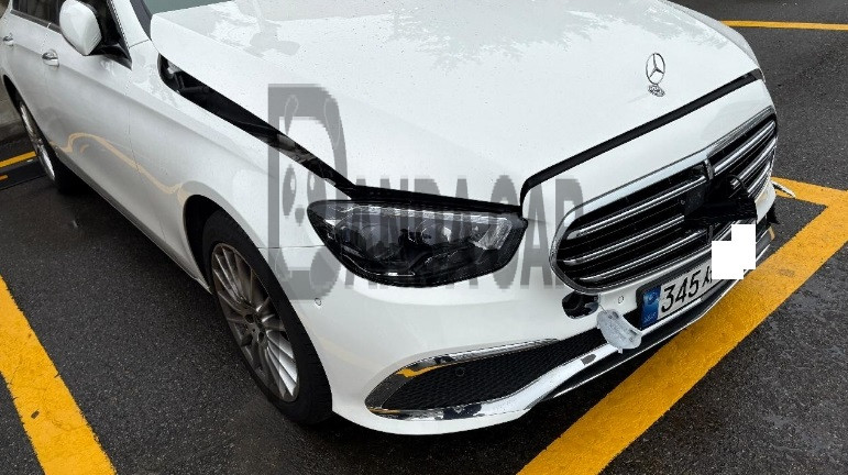 2022 Mercedes-Benz E250, photograph 3