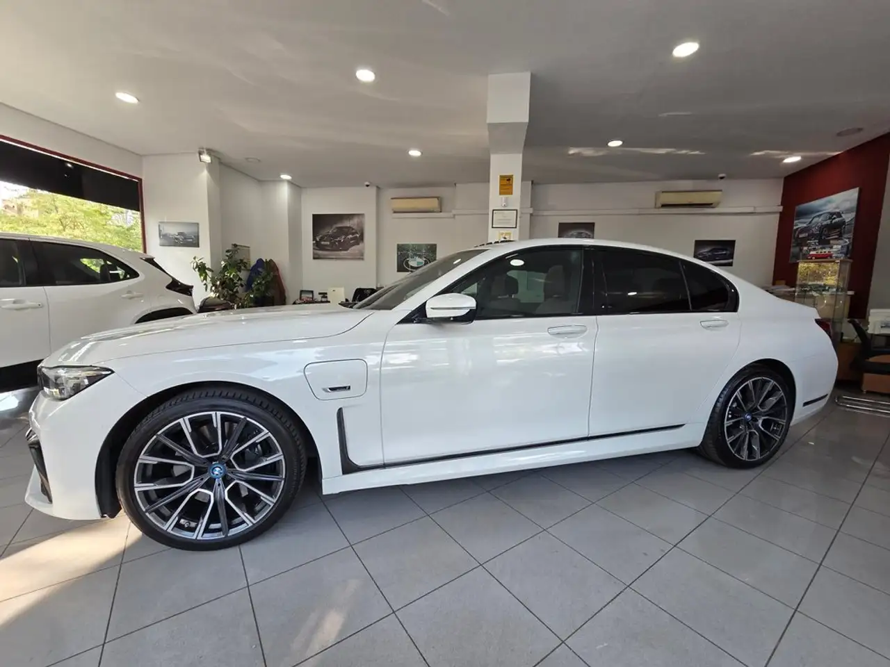 2021 BMW 745 745e, photograph 4