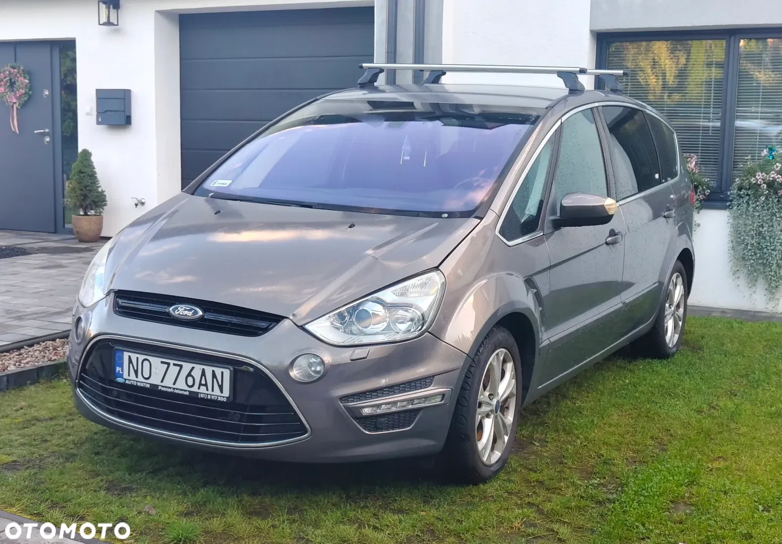 2012 Ford S-Max, photograph 1