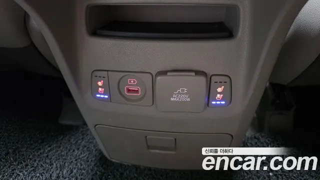 Kia Canival 9-Seater Noblesse Special — photo 1 of 32