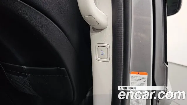2022 Hyundai Staria 4WD Wheel Chair Lift/Slope, photograph 11